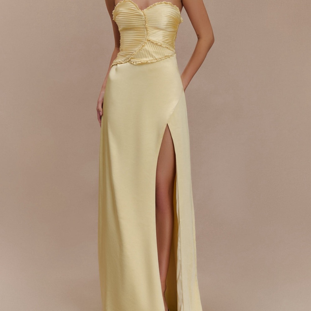 Elegant Yellow Strapless Evening Dress
